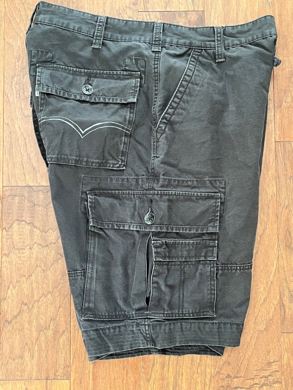 Levi's Black Cargo Shorts with Multi-Pocket Design - Picture 4 of 10